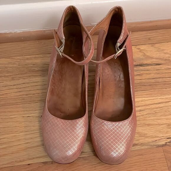 Chie Mihara Pink metallic Mary Jane Heels size 40/US 9-9.5 - Picture 2 of 10